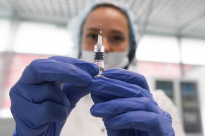 Вакцина от коронавируса для медицинских работников