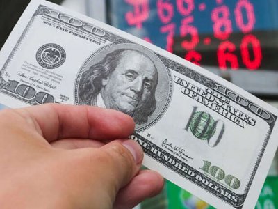 Эксперты предрекают падение доллара
