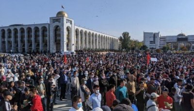 Выборы в Кыргызстане: протесты в связи с введение ЧС