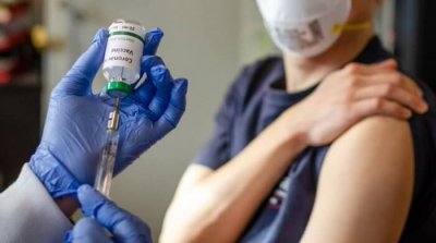 Коронавирус: как много людей по миру получили свою вакцину?