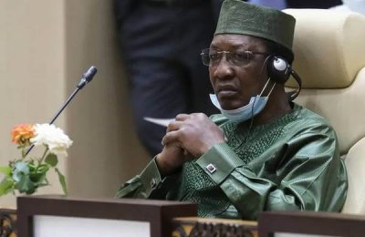 Президент Чада скончался после столкновения с повстанцами