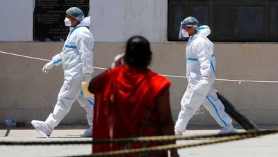 Пациенты умирают без кислорода на фоне всплеска коронавируса в Дели