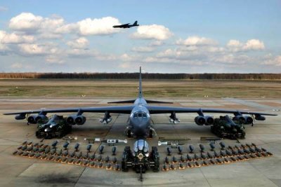Москва осуждает присутствие американских ядерных военных самолетов на учениях НАТО