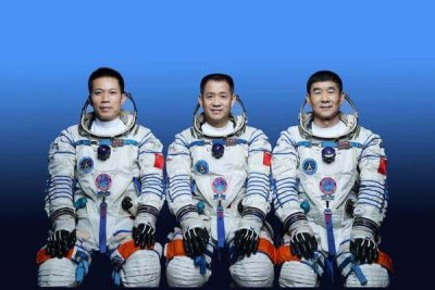 Китай запустил на орбиту астронавтов для освоения новой космической станции