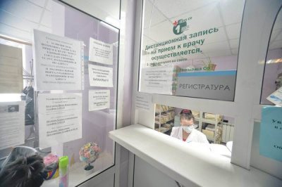 Московские больницы могут оказывать в лечении пациентам, которые отказались от вакцины