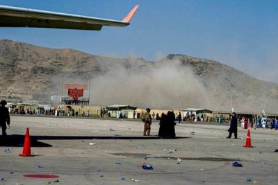 Байден предупредил о вероятном повторении теракта в аэропорту Кабула