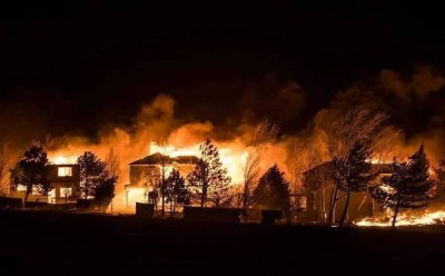В штате Колорадо США распространяются пожары, тысячи людей эвакуированы