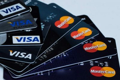 Сбербанк сообщает, что карты Visa и Mastercard продолжат работать в России