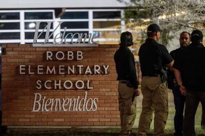 Полицию Техаса обвиняют в бездействии в отношении стрельбы в одной из школ