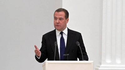 Медведев прокомментировал потолок цен