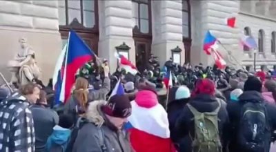Жители Чехии протестуют против повышения цен и военной помощи Украине