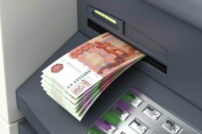 Банки начали ужесточать условия снятия денег в банкоматах