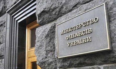 Минфин Украины признал, что доходы страны вдвое ниже расходов