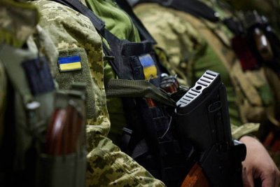 Украинских депутатов гонят на фронт: Залужный призвал всех брать оружие