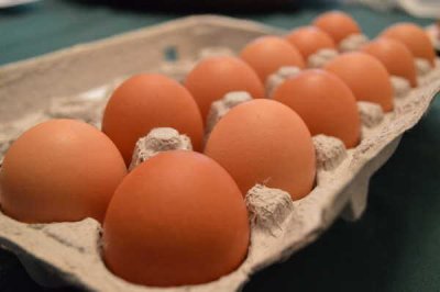 Впервые с начала года снизились оптовые цены на яйца