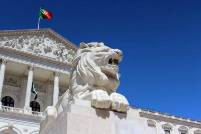 Португальская оппозиция призывает правительство пересмотреть бюджет