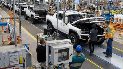 GM останавливает производство из-за пошлин Трампа