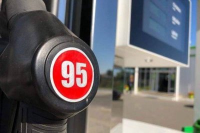 Цены на бензин АИ-95 выросли на Петербургской бирже