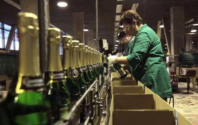 Производство алкоголя в России выросло на 6,6% в июле 2025 года – до 14,8 млн. декалитров