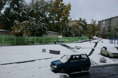 Уральский регион парализовал ранний снегопад: сугробы, пробки и массовые ДТП