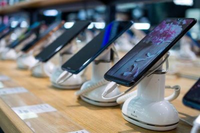 Рынок смартфонов в России обвалился: продажи в III квартале 2025 года упали на четверть