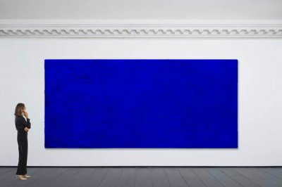 Синяя гигантская загадка: В Париже за 2 миллиарда рублей продали тональную картину весом в тонну