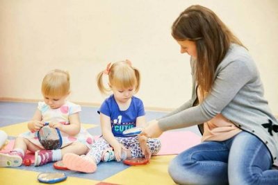 Бум на услуги нянь: почему спрос на специалистов по уходу за детьми вырос на 30% за год