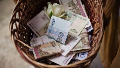 Резкий скачок наличности: почему россияне стали хранить больше денег «под матрасом»